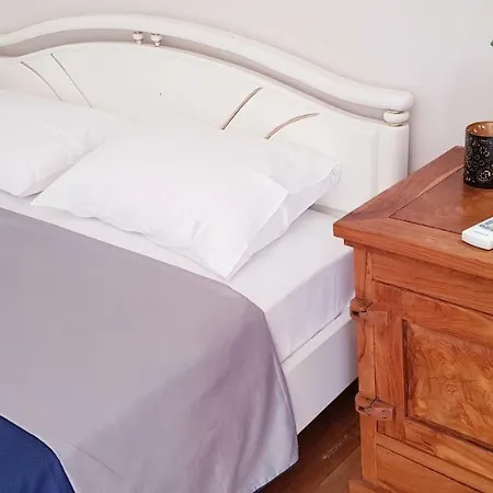 Spacious In The Historical Center Of * Atenas