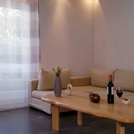 Spacious In The Historical Center Of * Atenas